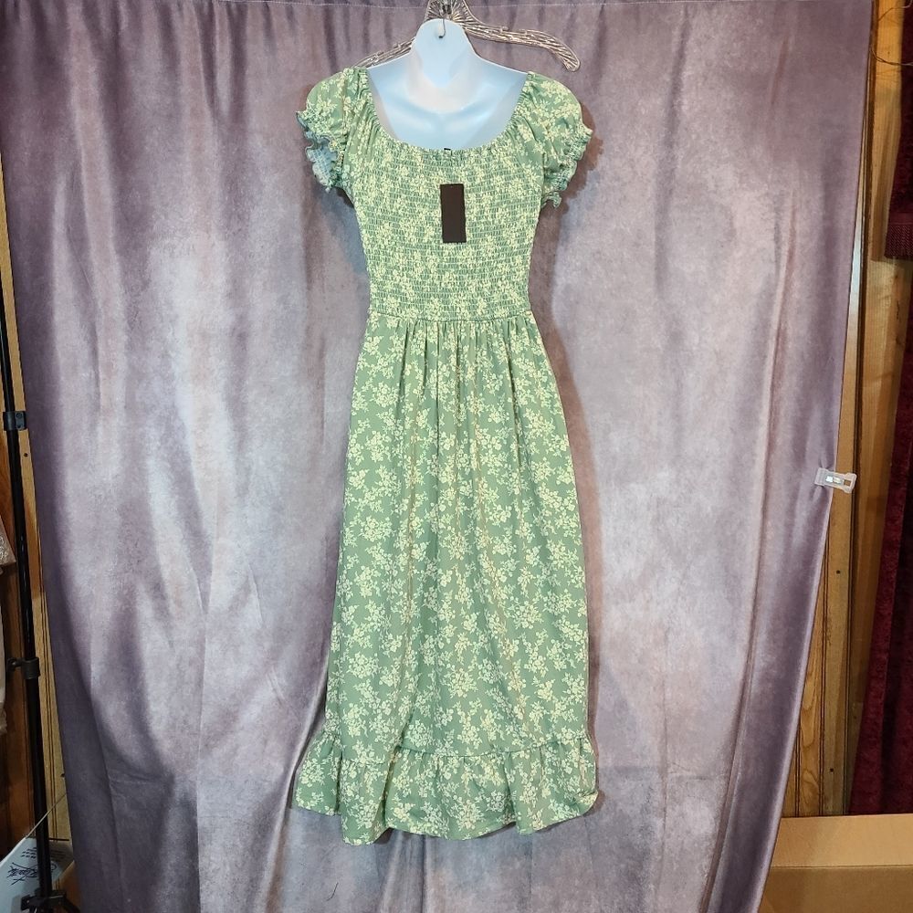 Ever After Green‎ Floral Smocked Dress Size Medium - Picture 3 of 4
